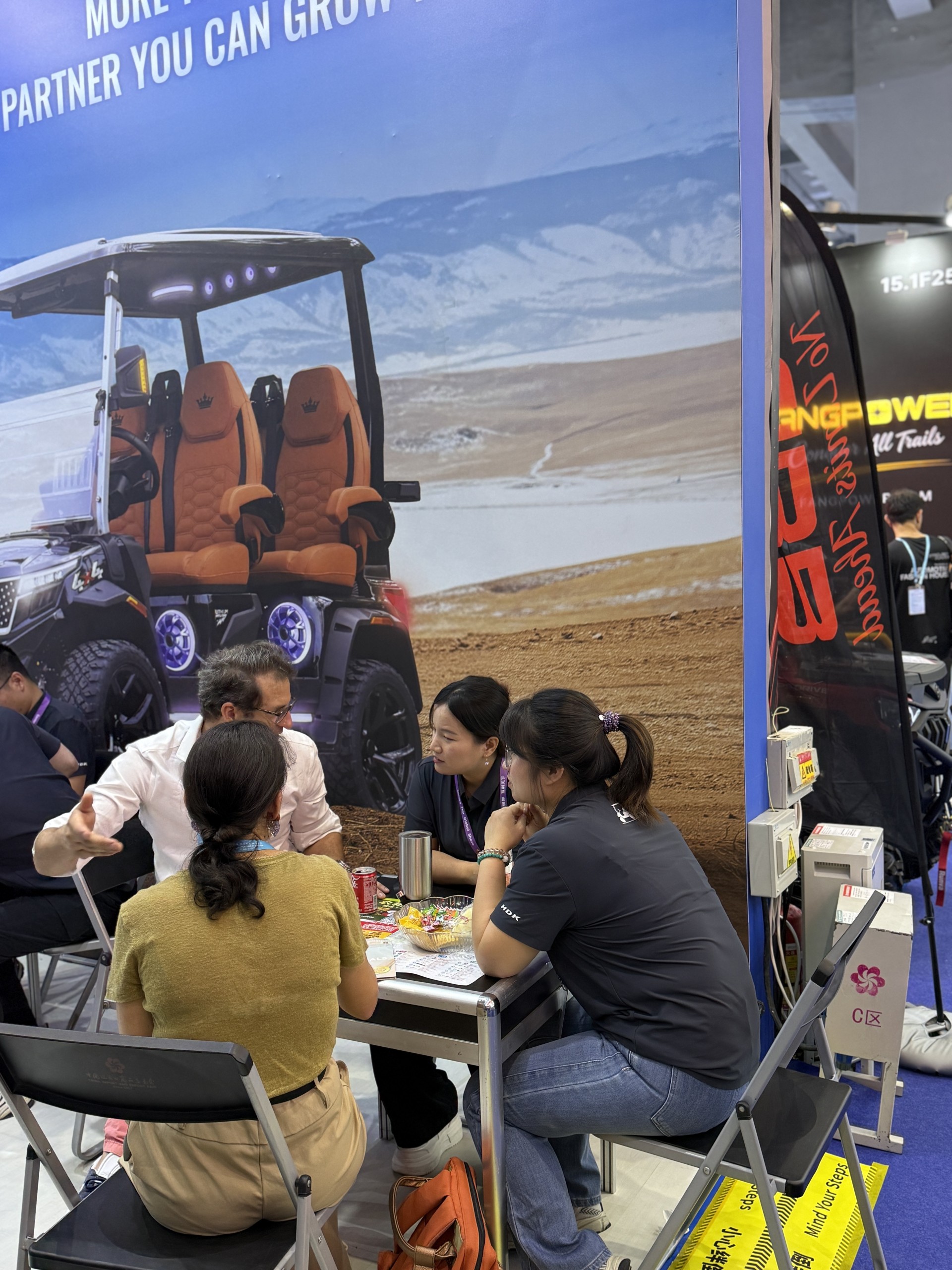 HDK team in direct factory-level negotiation with dealers at the 140th Canton Fair 2026
